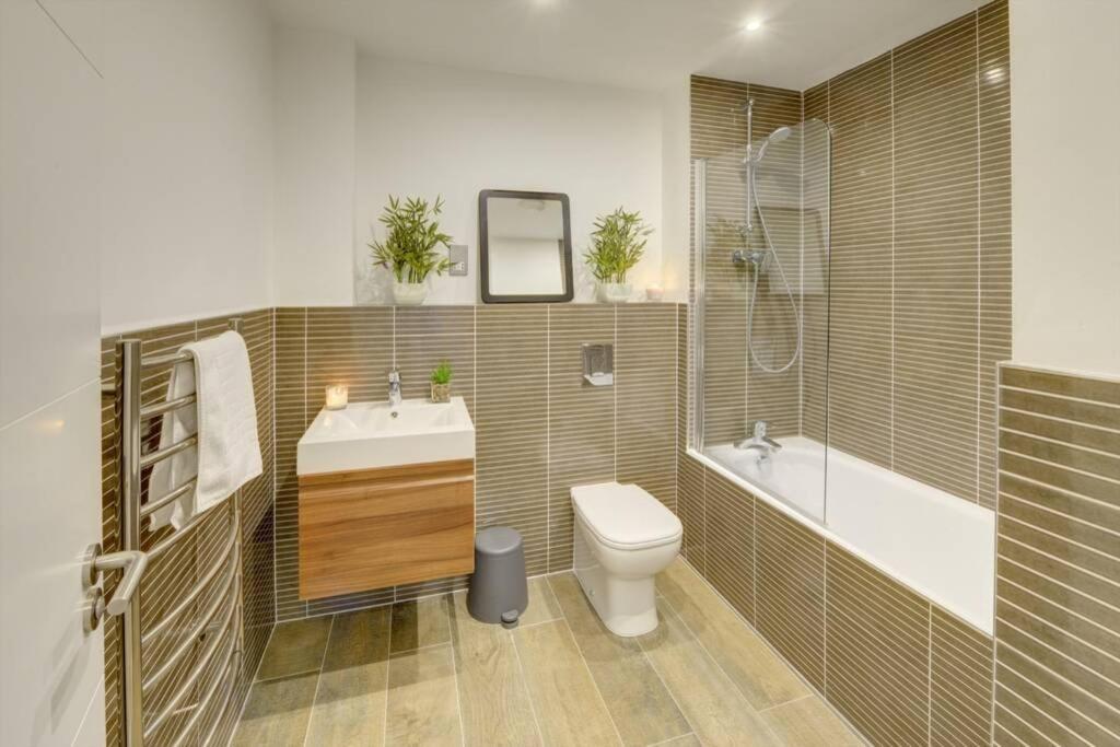 Modern & Stylish 2Br Apartment - Queens House โคเวนทรี ภายนอก รูปภาพ
