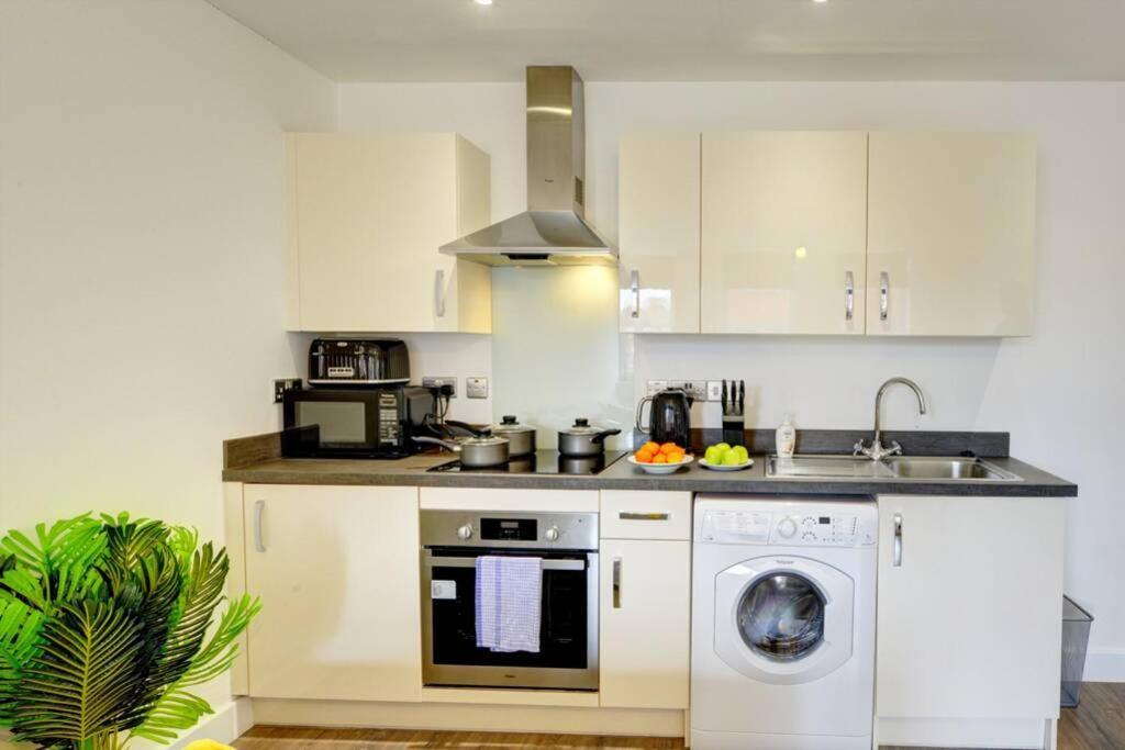 Modern & Stylish 2Br Apartment - Queens House โคเวนทรี ภายนอก รูปภาพ