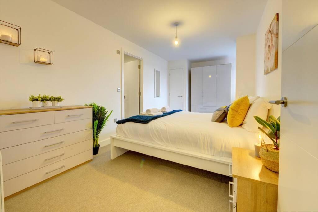 Modern & Stylish 2Br Apartment - Queens House โคเวนทรี ภายนอก รูปภาพ